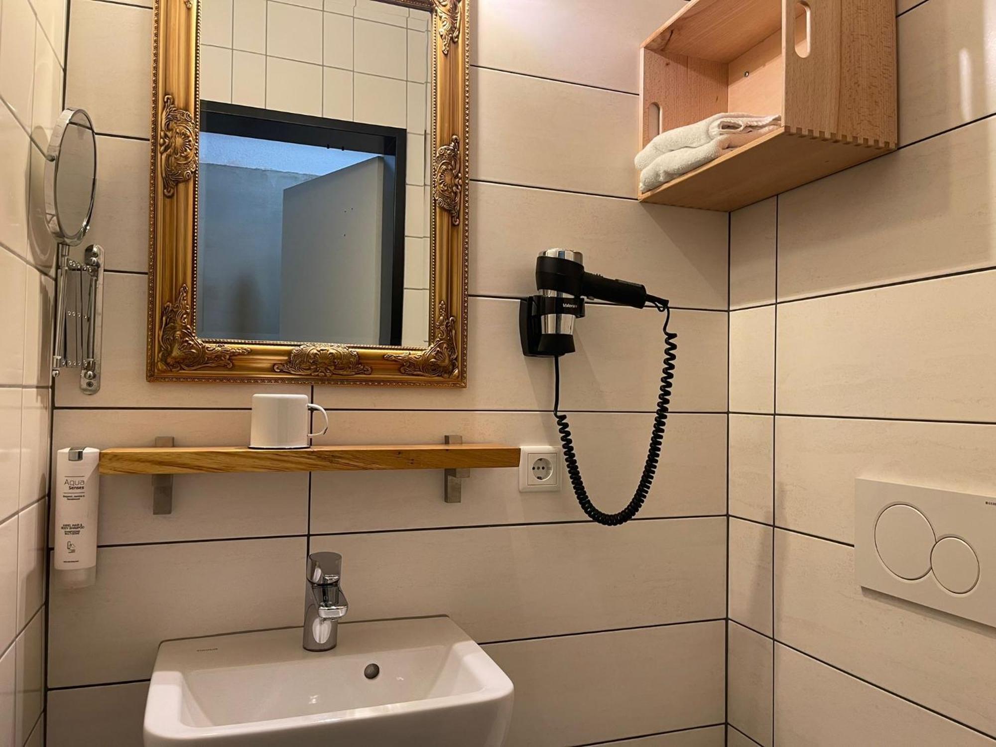 Koby Work&Stay Souterrain Apartment, Wifi&Komfort Herford Exterior photo